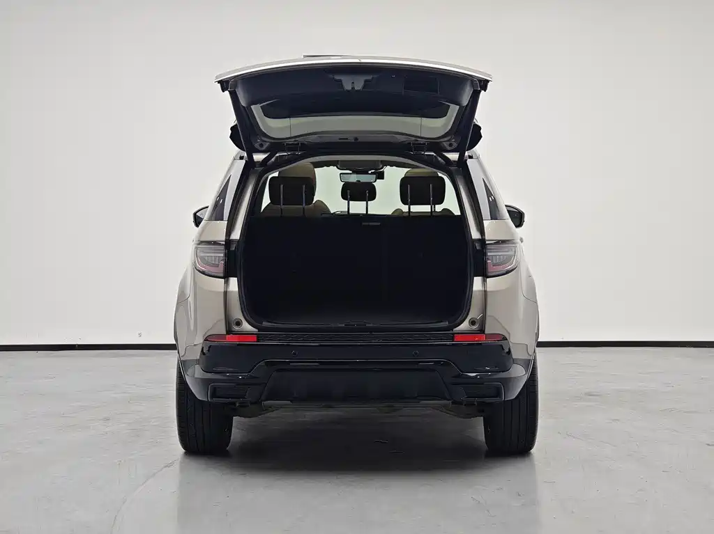 Land Rover Discovery Sport 2023 — фото 13