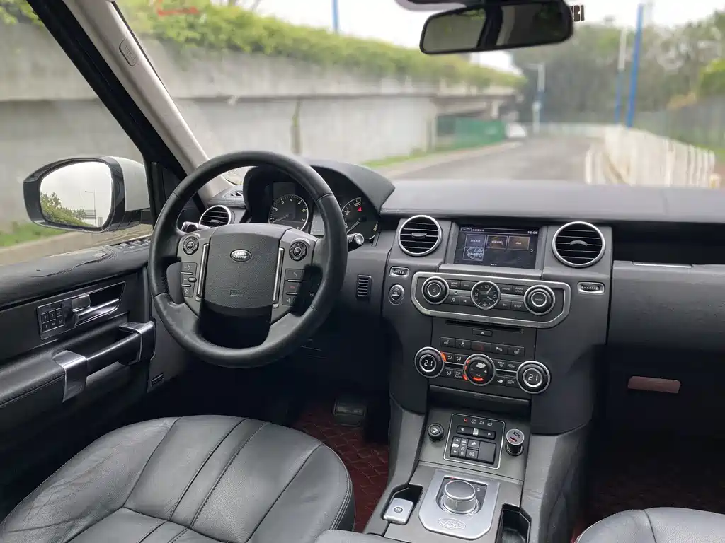 Land Rover Discovery 2017 — фото 12