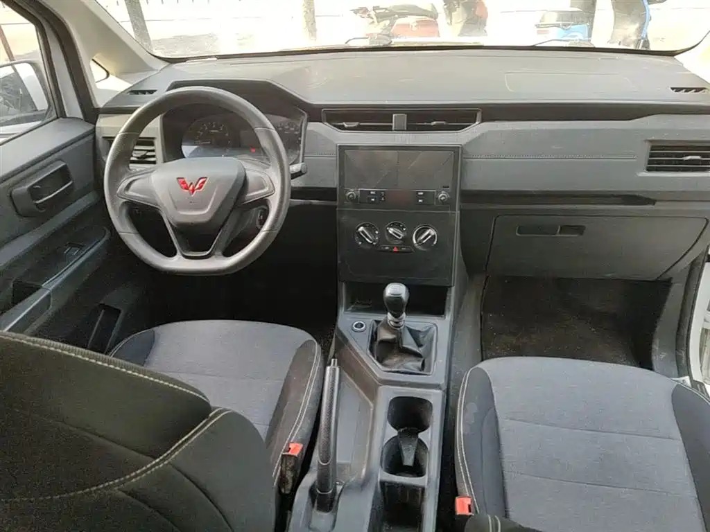 Wuling Hongguang PLUS 2023 — фото 10