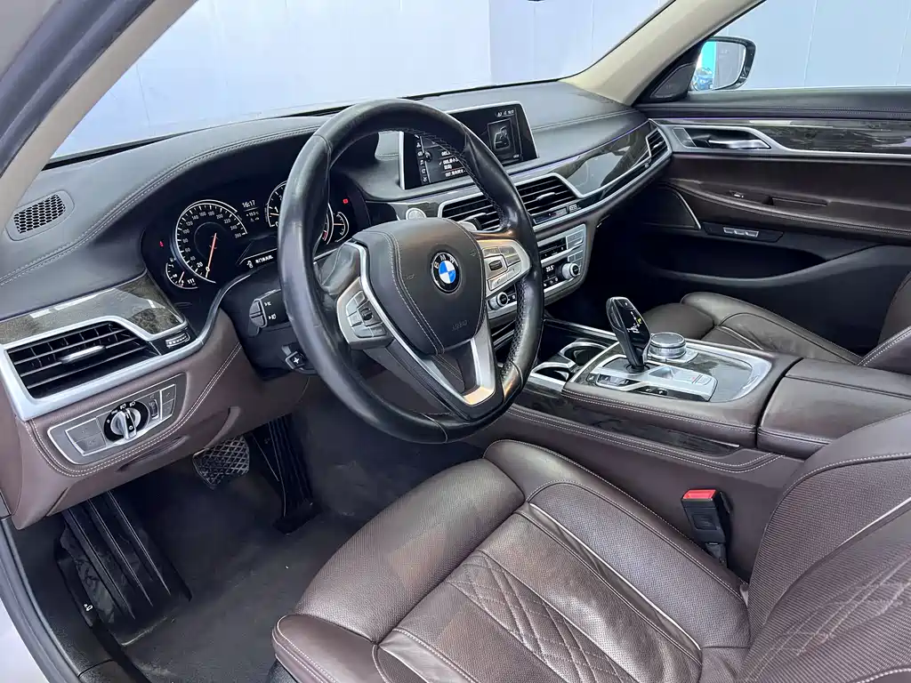 BMW 7 Series 2017 — фото 7