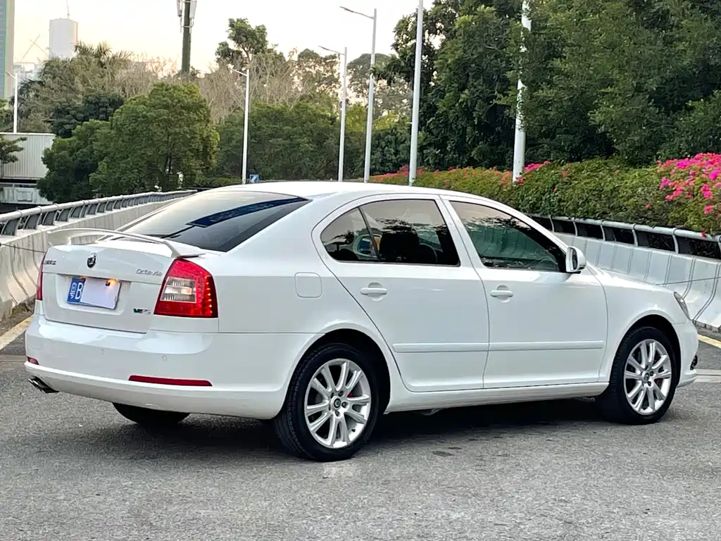 Skoda Octavia 2014 — фото 3