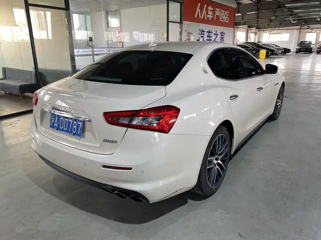Maserati Ghibli 2019 — фото 11