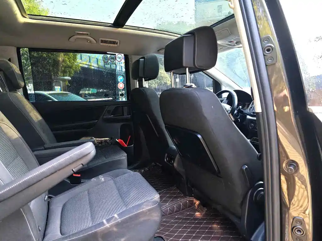 Volkswagen Sharan 2017 — фото 11