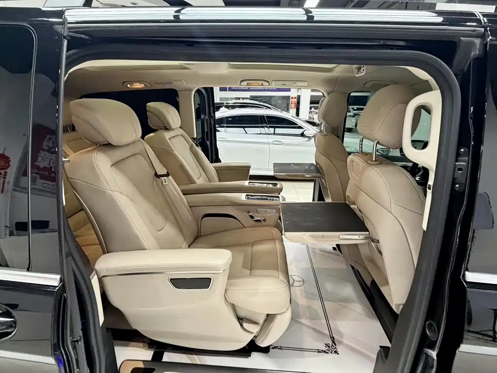 Mercedes-Benz V-Class 2024 — фото 15