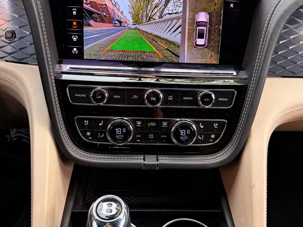 Bentley Bentayga PHEV 2022 — фото 14