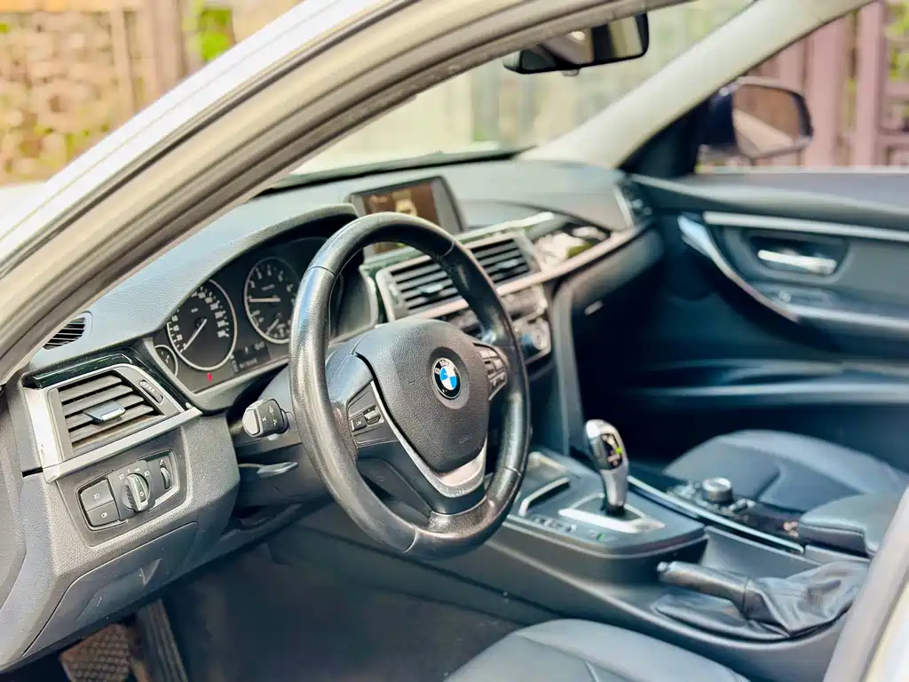 BMW 3 Series 2017 — фото 8