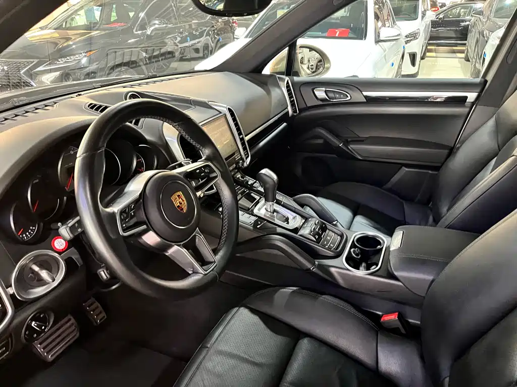 Porsche Cayenne 2017 — фото 13