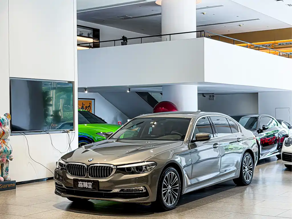 BMW 5 Series 2018 — фото 1