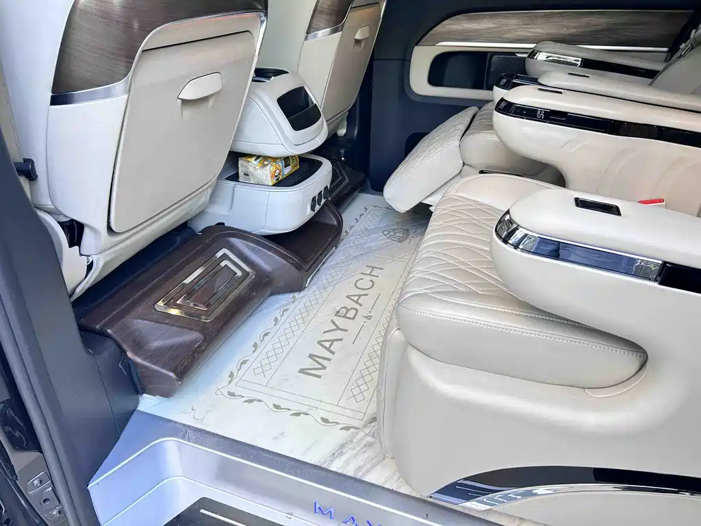 Mercedes-Benz V-Class 2021 — фото 19