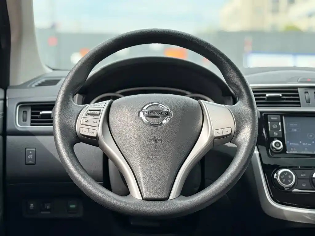Nissan Tiida 2018 — фото 12