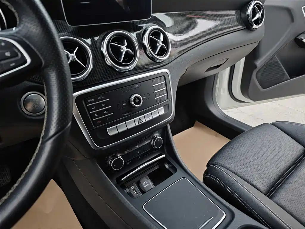 Mercedes-Benz GLA 2018 — фото 14