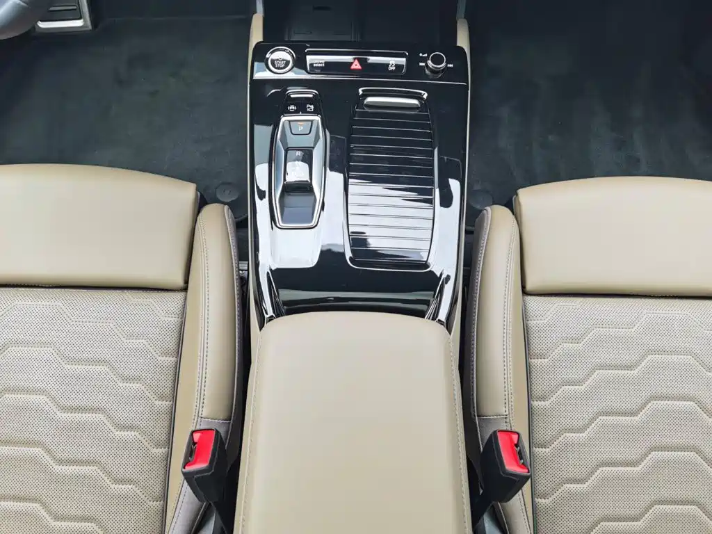 Audi A6L E-Tron 2025 — фото 14