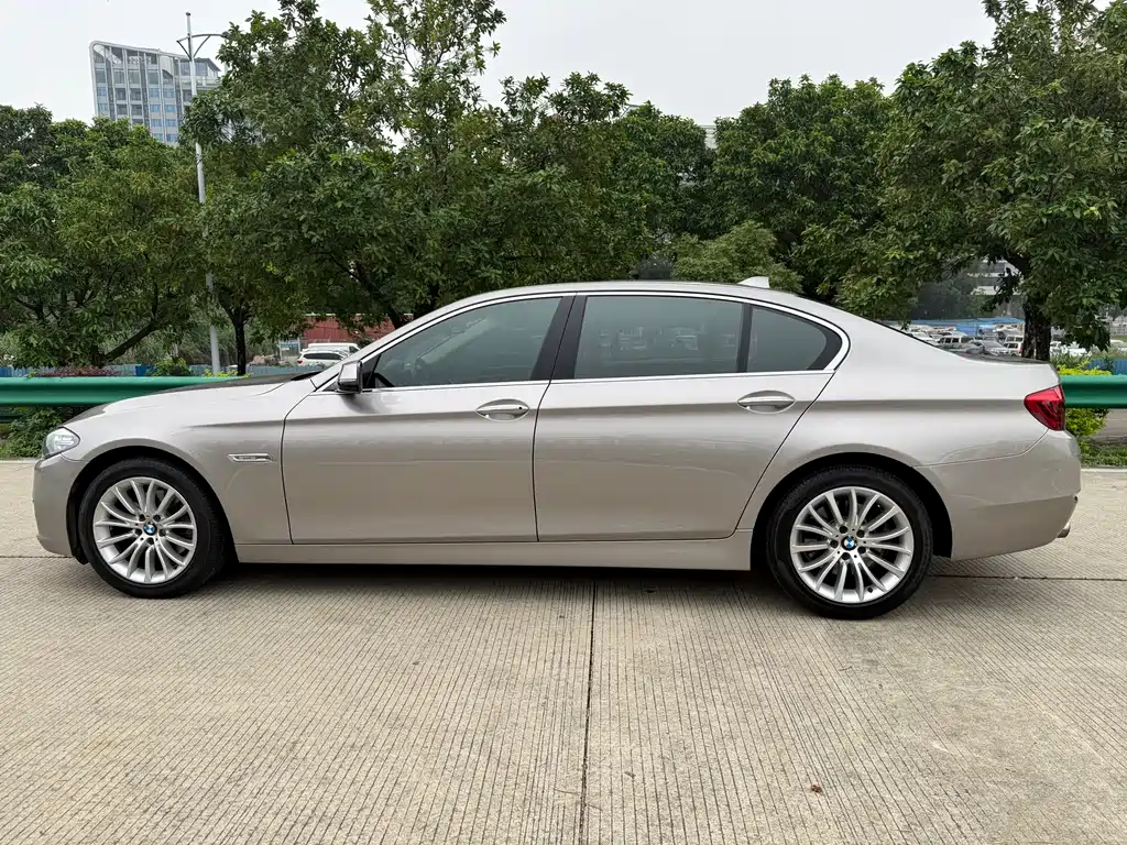 BMW 5 Series 2015 — фото 10