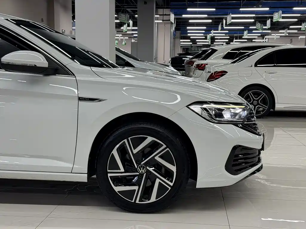 Volkswagen Sagitar 2022