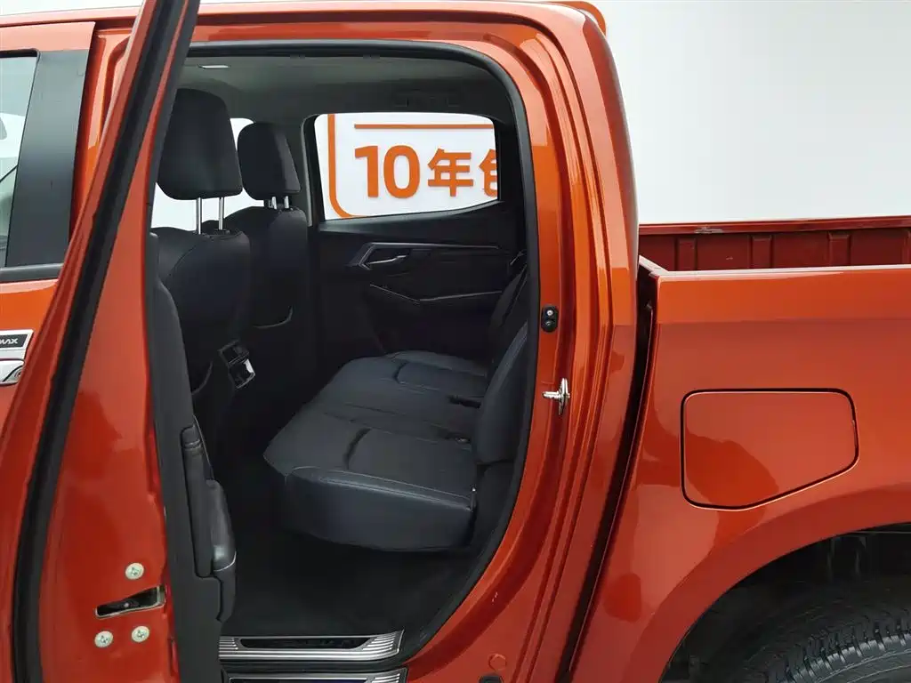 Isuzu D-MAX 2023 — фото 15