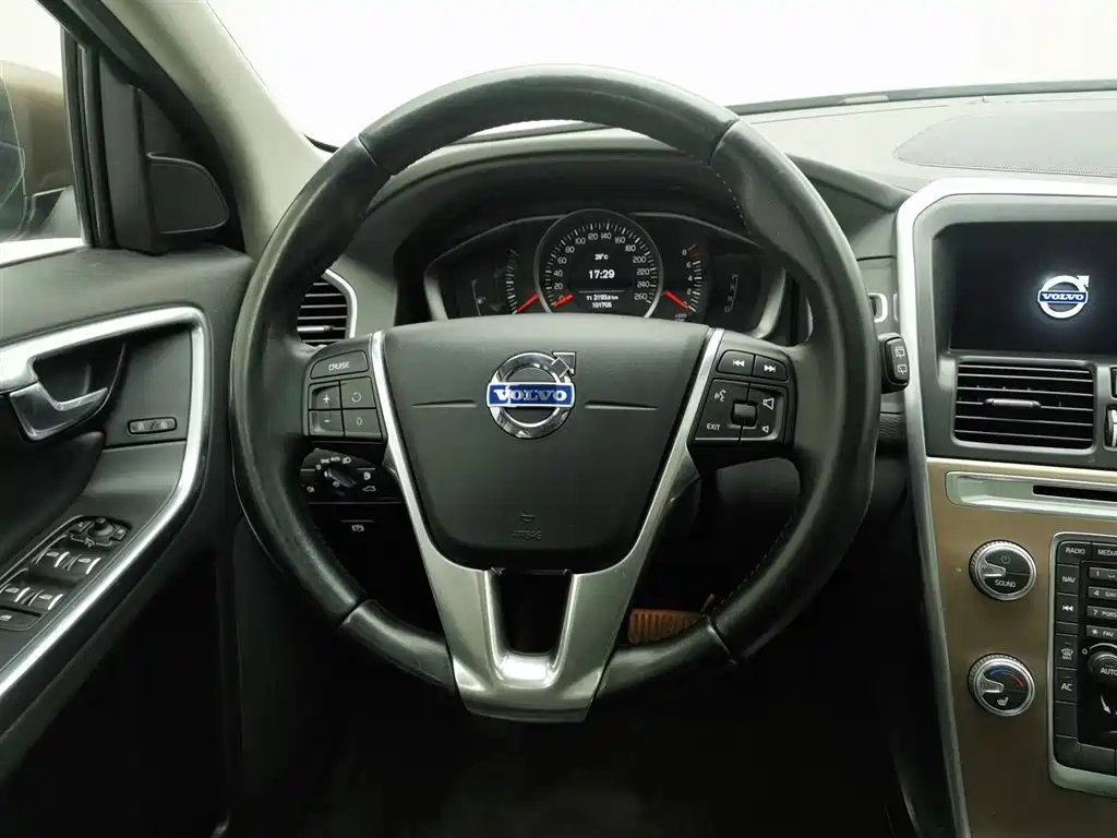 Volvo XC60 2016 — фото 11