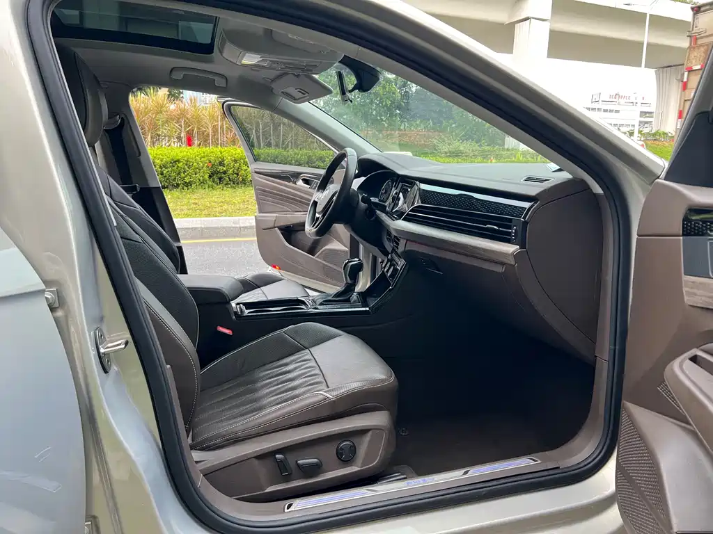 Volkswagen Passat PHEV 2019 — фото 13
