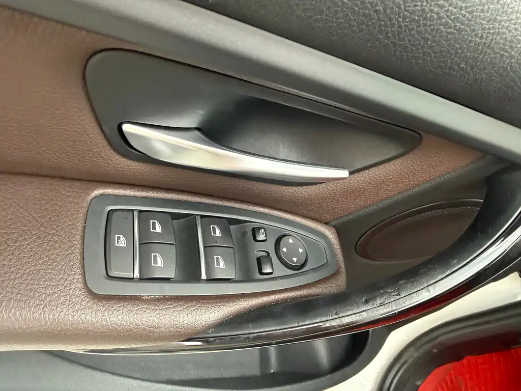 BMW 3 Series 2019 — фото 16
