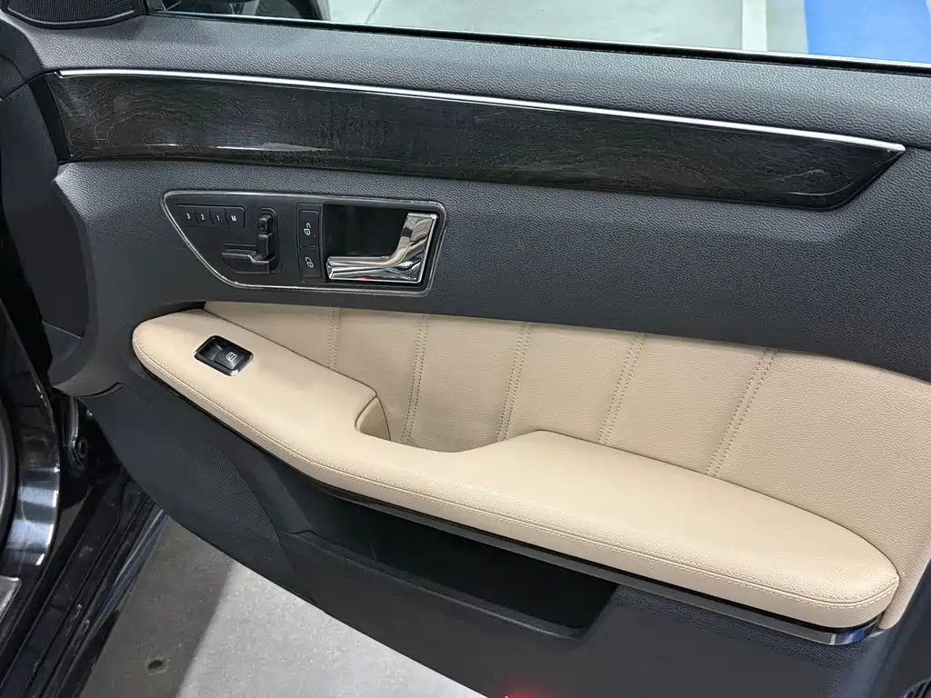 Mercedes-Benz E-Class 2010 — фото 18