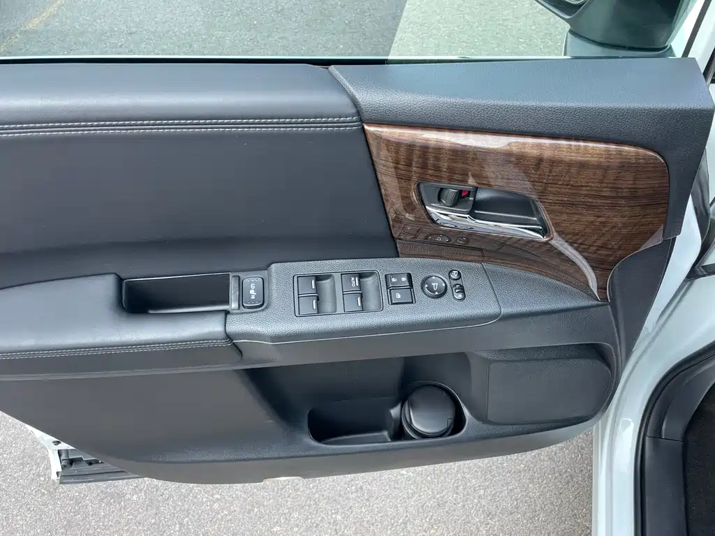 Honda Odyssey 2017 — фото 12
