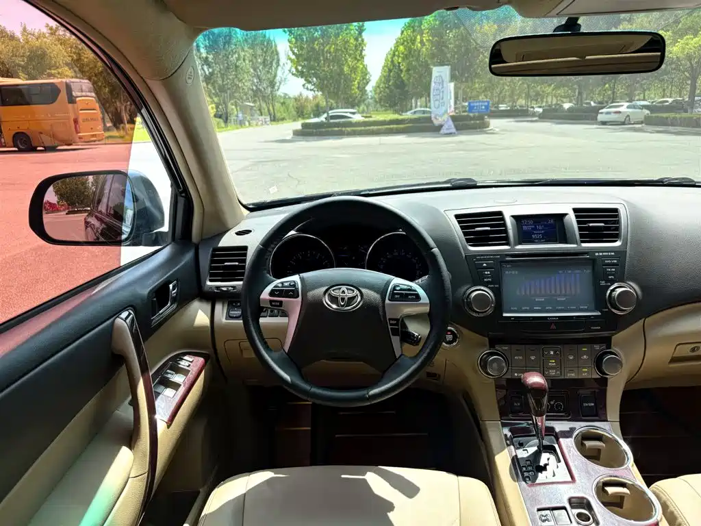 Toyota Highlander 2015 — фото 11