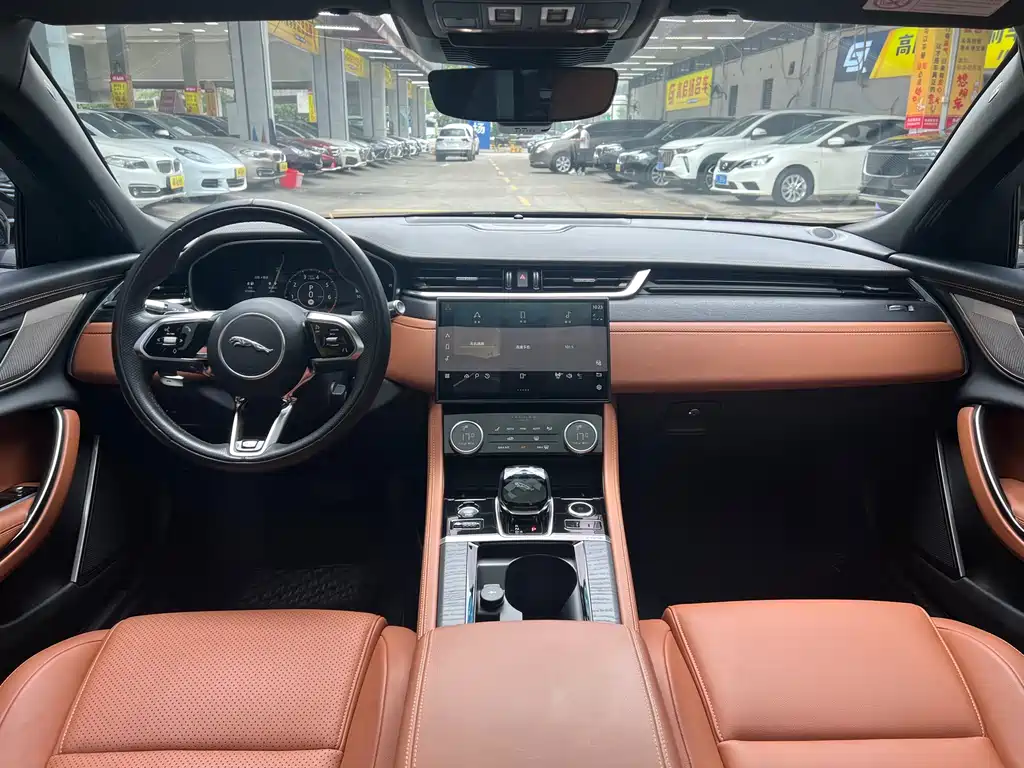 Jaguar XFL 2022 — фото 11