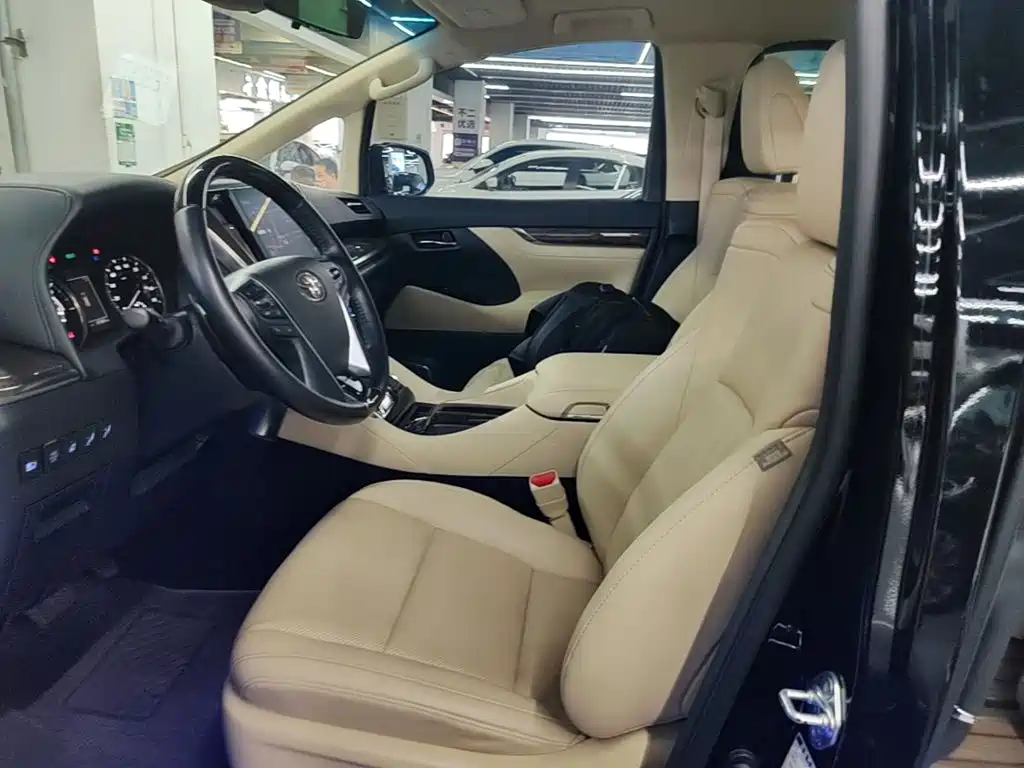 Toyota Vellfire 2022 — фото 15