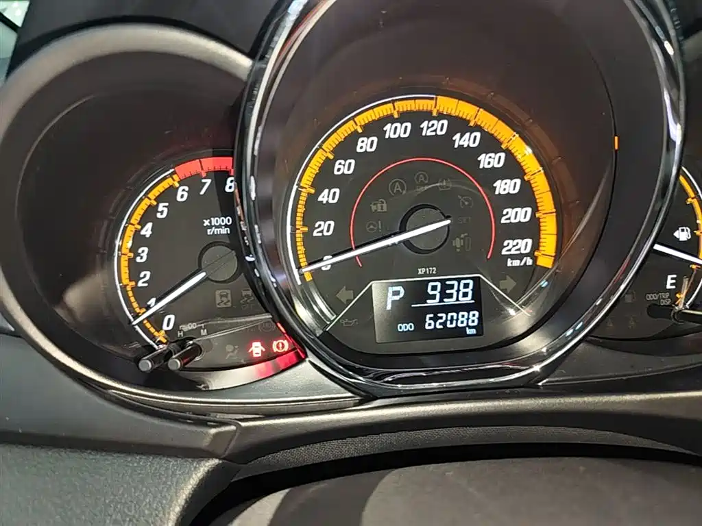 Toyota Yaris L 2022 — фото 12