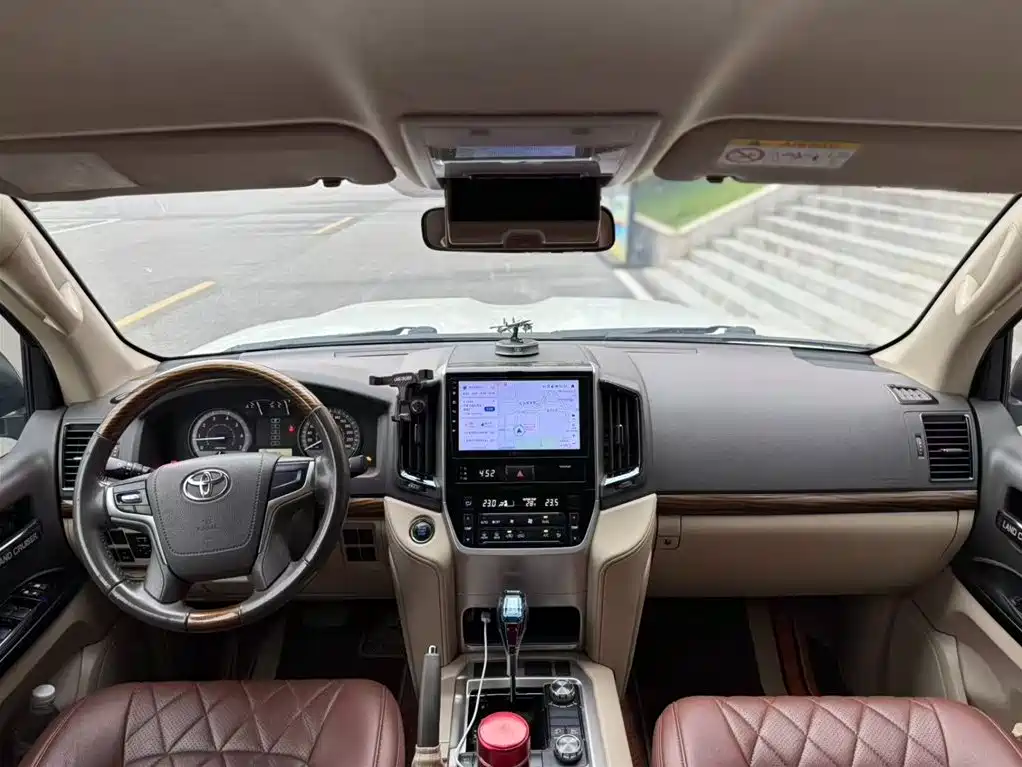 Toyota Land Cruiser 2020 — фото 8