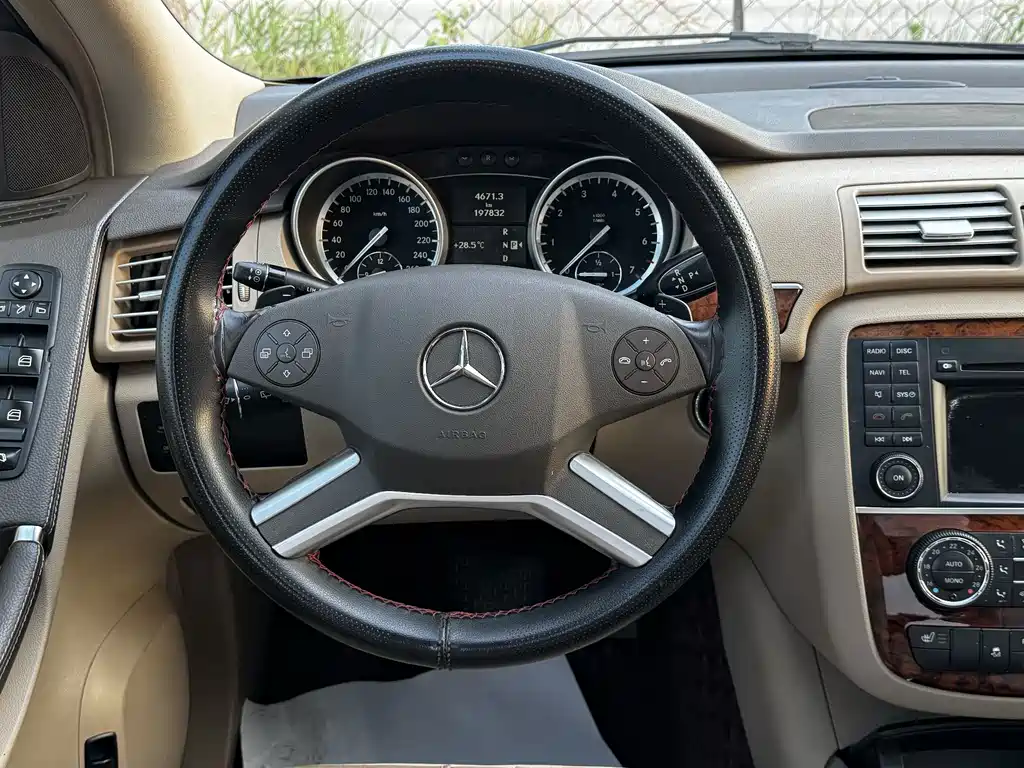 Mercedes-Benz R-Class 2014 — фото 15