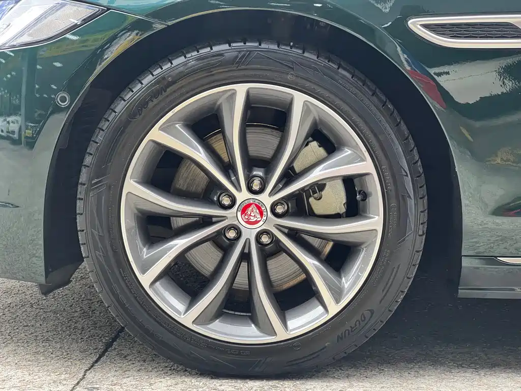 Jaguar XFL 2022 — фото 17