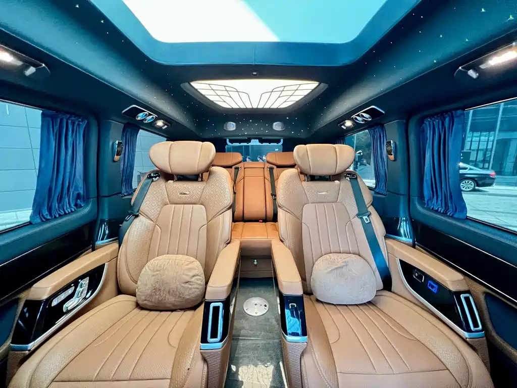 Mercedes-Benz V-Class 2023 — фото 18