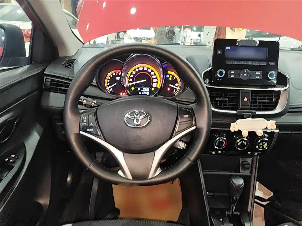 Toyota Yaris L 2022 — фото 11
