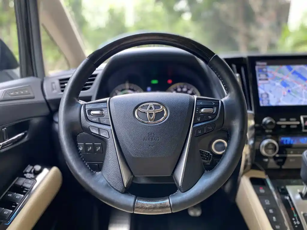 Toyota Alphard 2023 — фото 14