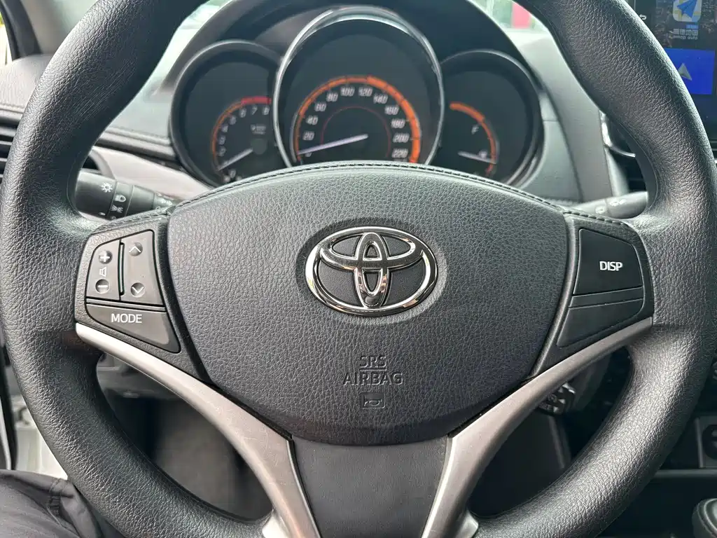 Toyota Yaris L 2022 — фото 14