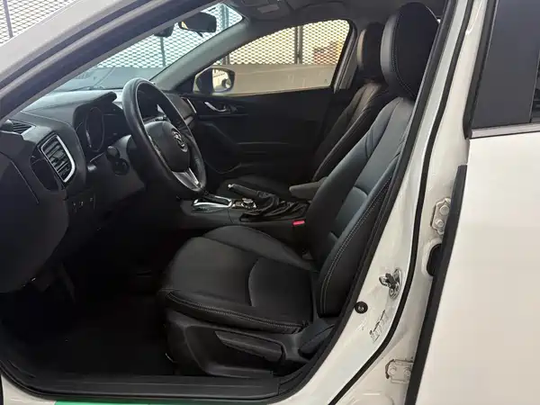 Mazda 3 Axela 2016