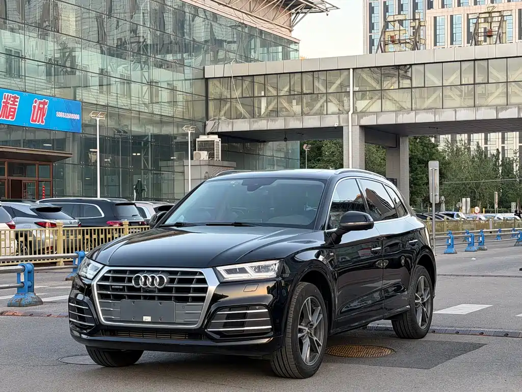Audi Q5L 2019 — фото 1