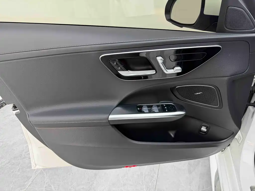Mercedes-Benz C-Class 2023 — фото 14