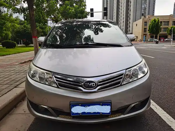 BYD M6 2015