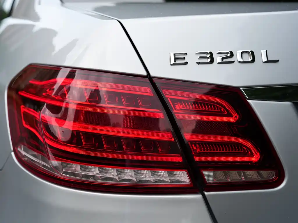 Mercedes-Benz E-Class 2014 — фото 18