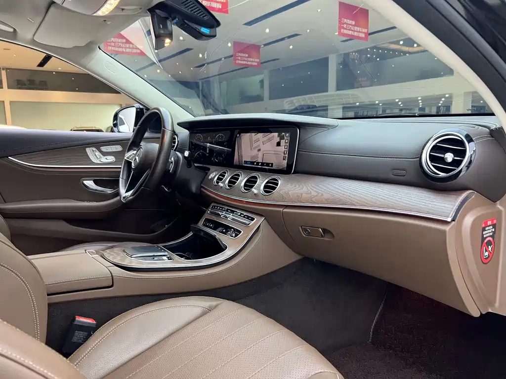 Mercedes-Benz E-Class 2023 — фото 18