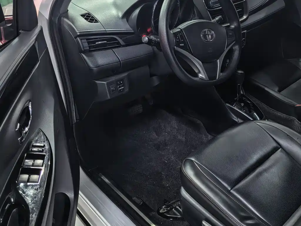 Toyota Yaris L 2022 — фото 5