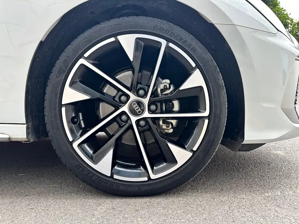 Audi A3 2023 — фото 23