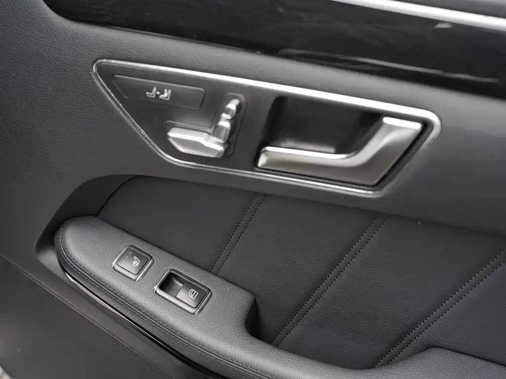 Mercedes-Benz E-Class 2014 — фото 20