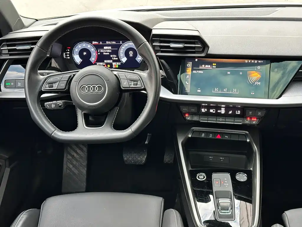 Audi A3 2023 — фото 14