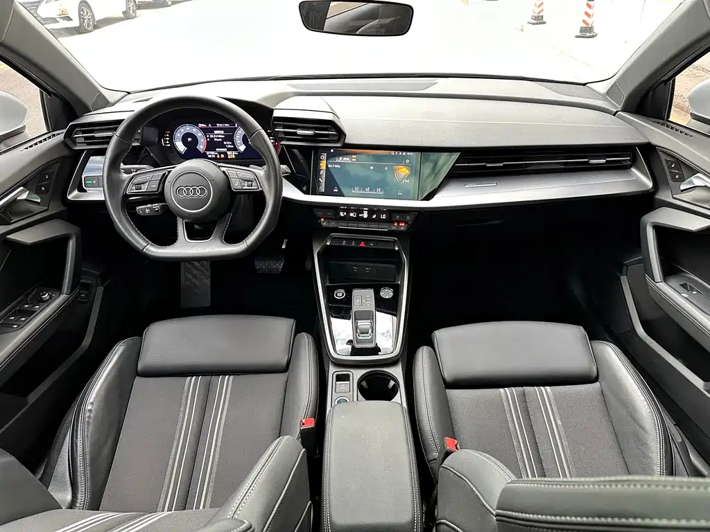 Audi A3 2023 — фото 15