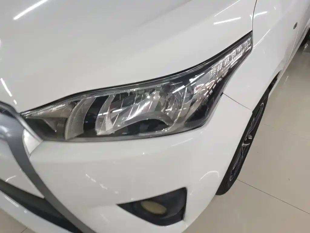 Toyota Yaris L 2015 — фото 24