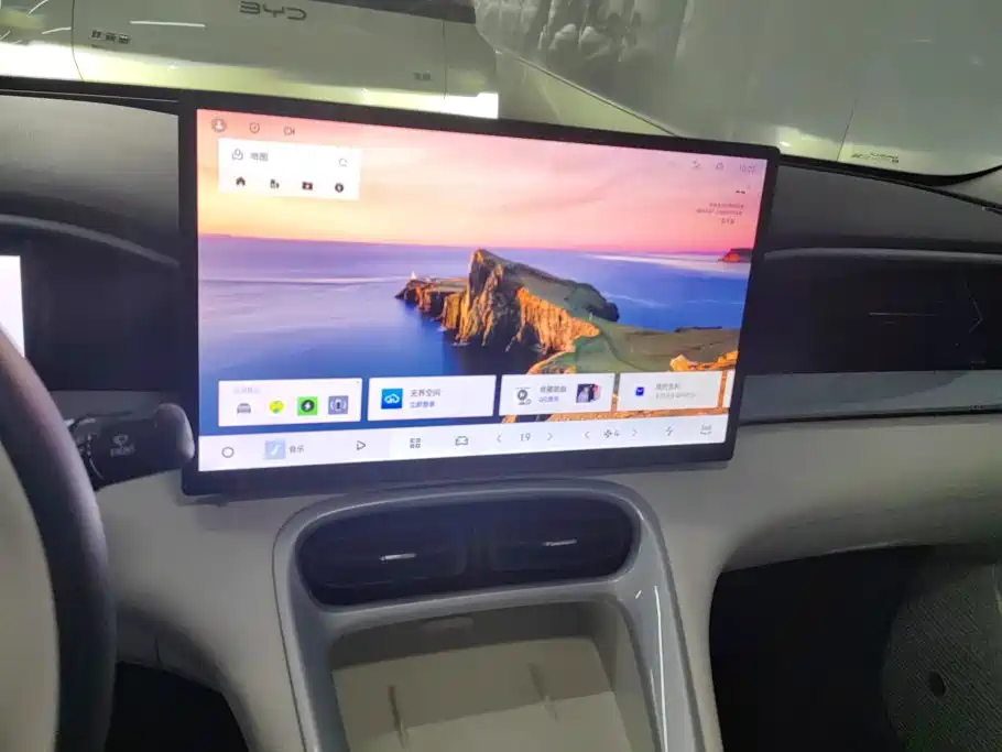 Geely Galaxy Starwish 2025 — фото 13