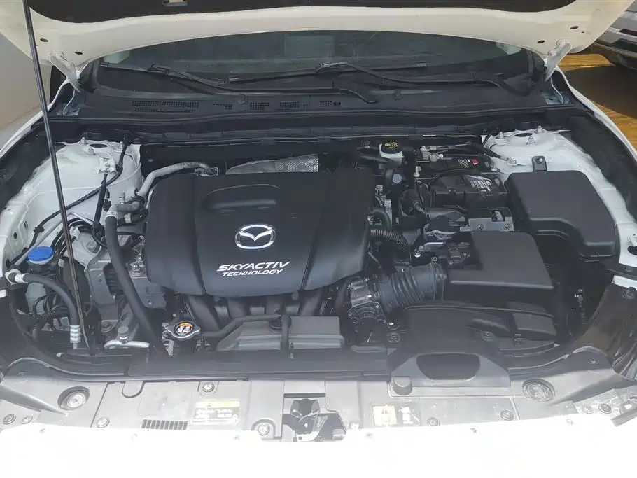 Mazda 3 Axela 2019 — фото 10