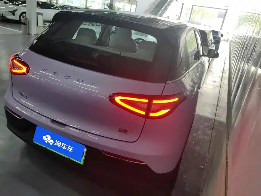 Geely Galaxy Starwish 2025 — фото 3